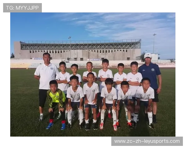 足球俱乐部在社区设立免费训练日吸引青少年参与，足球俱乐部入驻学校方案